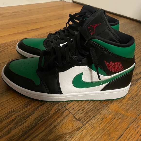 Nike Christmas Jordan 1 Mid. Men’s size 11. Does not come with original box. - Picture 4 of 5